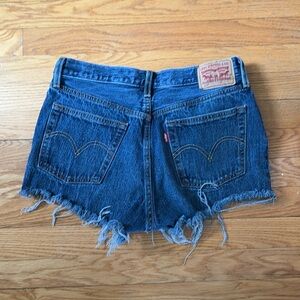 Levi shorts size 28